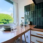Functional Studio+ Parking Close To The Tramway Apartmán
